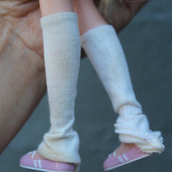 Moxie Girlz  blonde doll dressed pink MGA 2009 Avery silly monkey girl - Picture 6 of 6